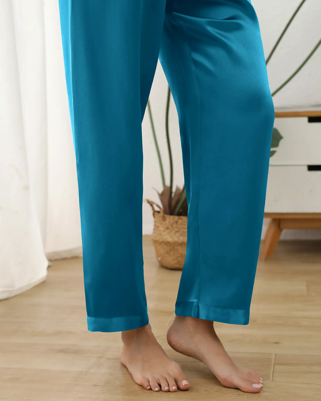 Affordable Luxury Sleep Set, Hypoallergenic Silk Pajamas, Premium Long Sleeve Loungewear, Elegant Homewear Set, Machine-Washable Silk Pajamas.#color_peacock-blue